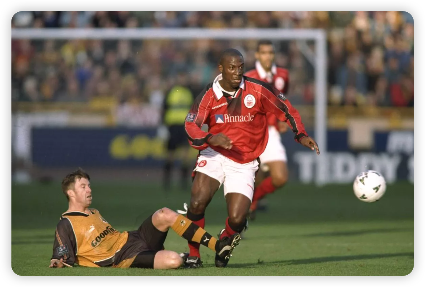 The Historical Context of Van Hooijdonk's Forest Departure